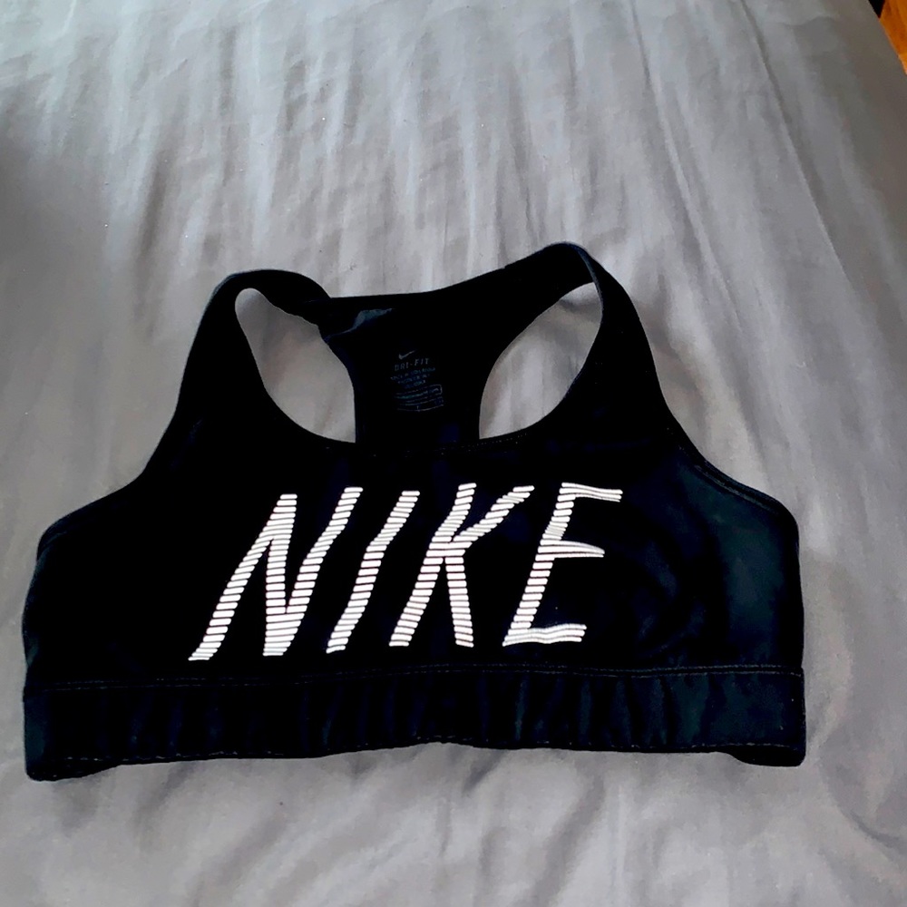 Nike shorts bra